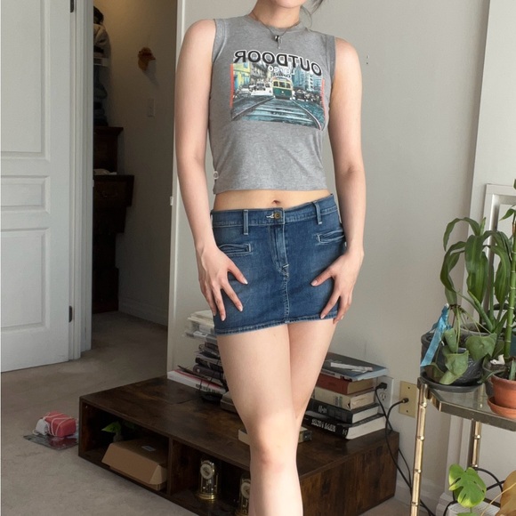 Levi’s dark washed denim mini skirt - Picture 3 of 6